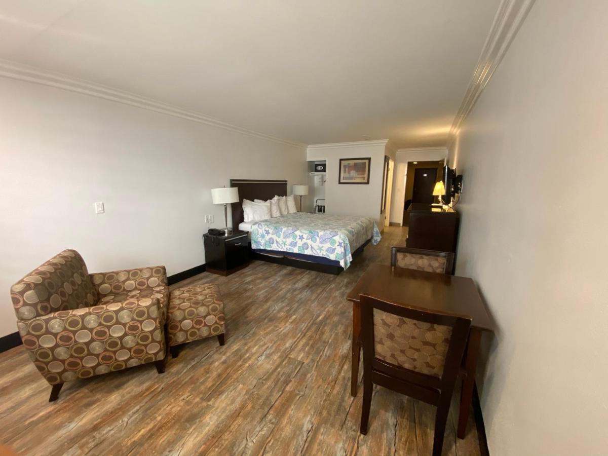 Ocean Surf Inn & Suites Хънтингтън Бийч Екстериор снимка