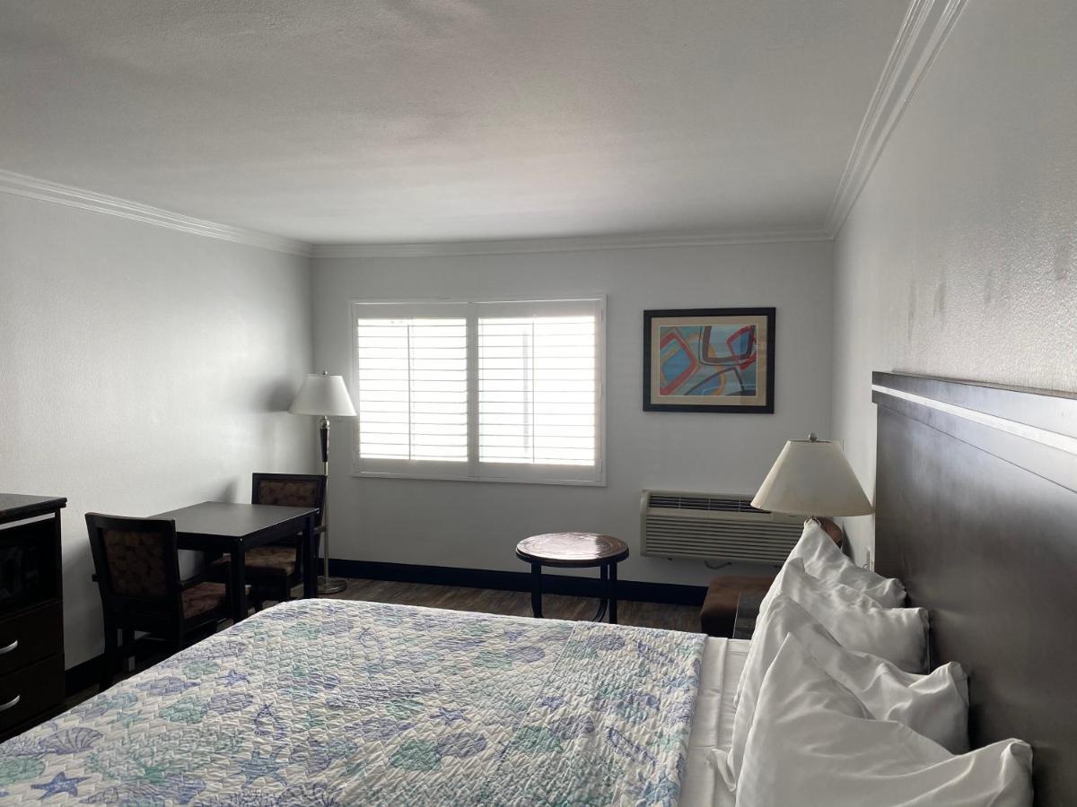 Ocean Surf Inn & Suites Хънтингтън Бийч Екстериор снимка