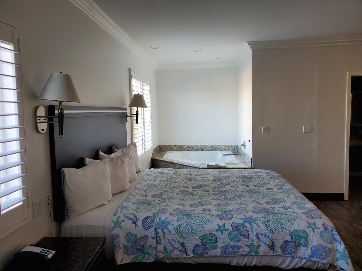 Ocean Surf Inn & Suites Хънтингтън Бийч Екстериор снимка