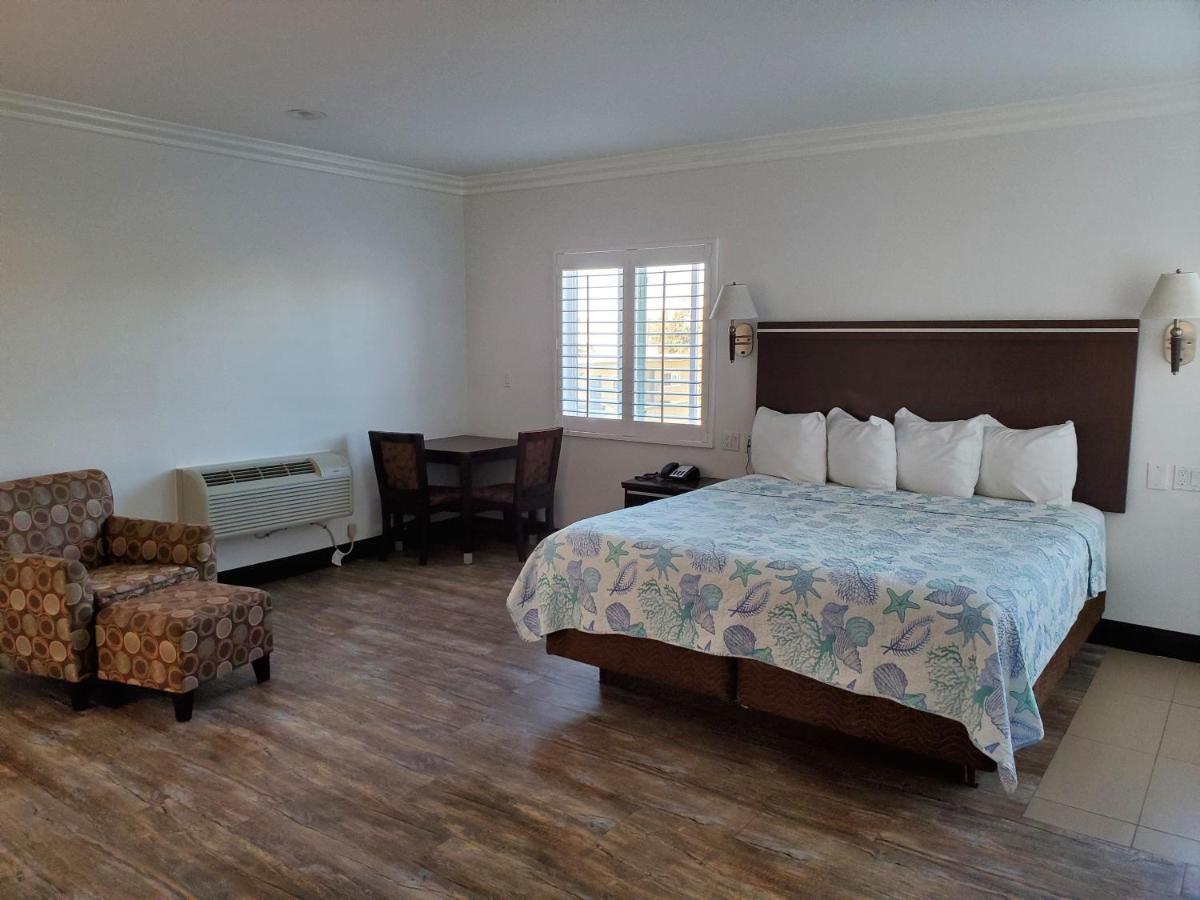 Ocean Surf Inn & Suites Хънтингтън Бийч Екстериор снимка
